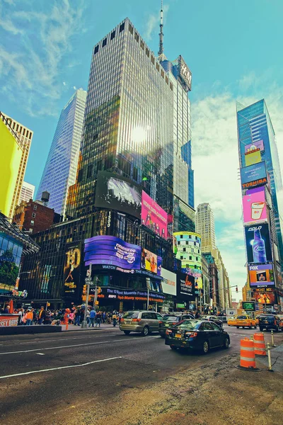 Ruch na 7th Avenue i Broadway w Times Square, Stany Zjednoczone Ameryki — Zdjęcie stockowe
