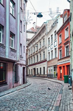 Boş sokaklar kış zamanı yaşlı Riga