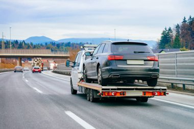 Aracı yolda garantili çekici.
