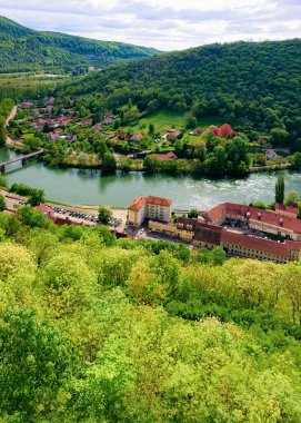 Besancon Kalesi 'nden Bourgogne' lu Doubs Nehri manzarası