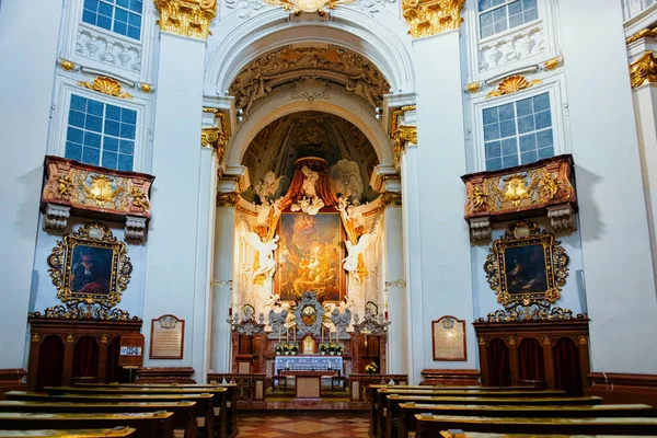Interiér Salzburger DOM nebo Salcburská katedrála Rakousko — Stock fotografie