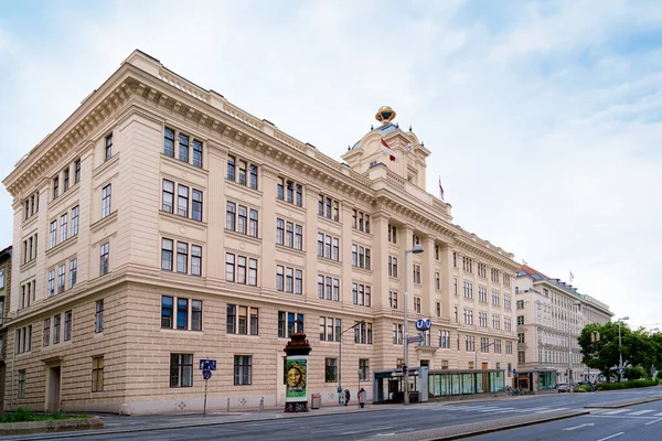 Visa Wien Stadsfullmäktige Tidigare Military Geography Institute — Stockfoto