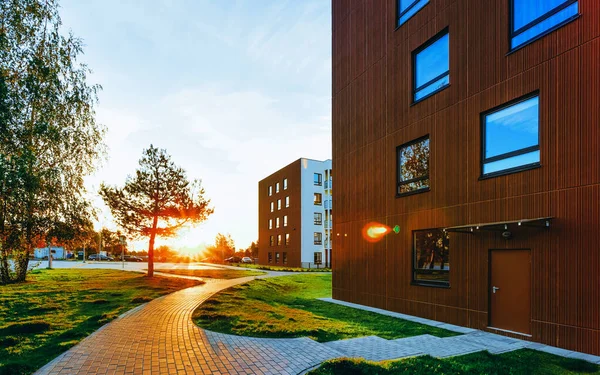 Appartements et appartements résidentiels modernes extérieurs avec installations extérieures — Photo