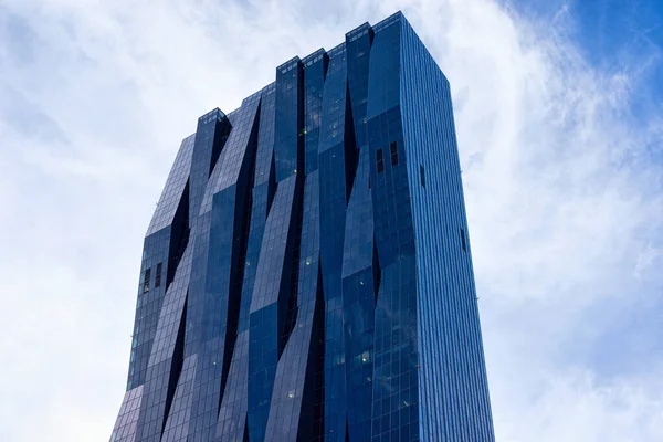 Arquitectura de edificios de oficinas de Glass Business en la ciudad moderna de Viena, Austria — Foto de Stock