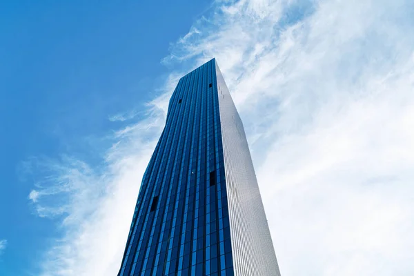 Arquitectura de edificios de oficinas de Glass Business en la ciudad moderna de Viena, Austria — Foto de Stock