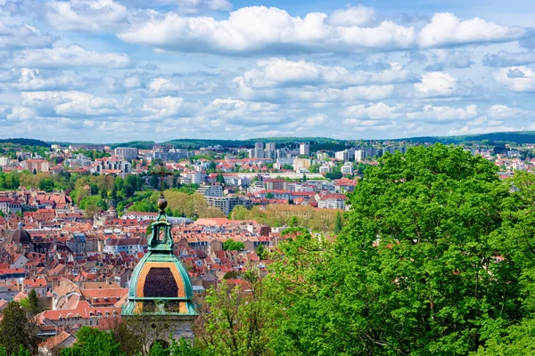 Stadsbild med katedralen från Besancon Citadel i Bourgogne — Stockfoto