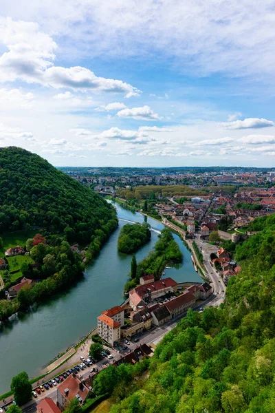 Krajobraz z Cytadeli Besancon i rzeki Doubs w Bourgogne — Zdjęcie stockowe