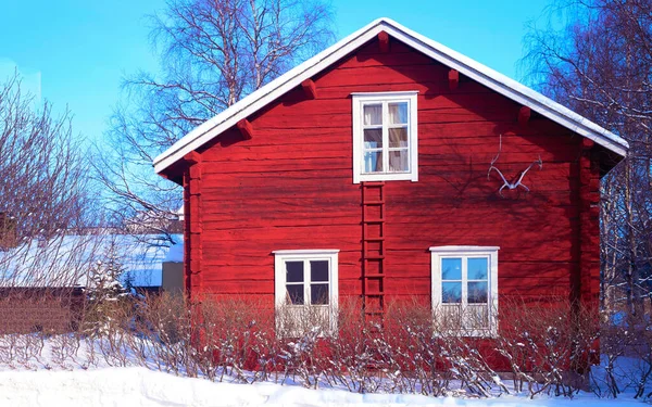 Fachada da moradia moderna como apartamento residencial edifício plano inverno — Fotografia de Stock