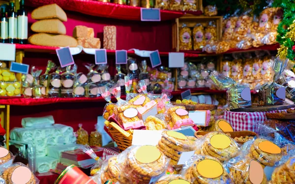 Cookies in Christmas market in Germany in winter — Stock Photo, Image