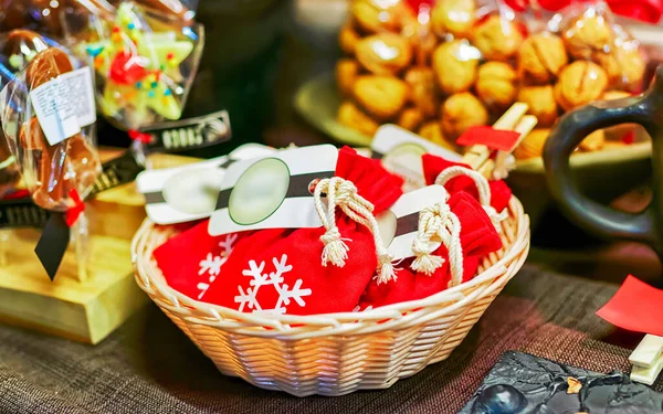 Pequenos sacos com chocolate caseiro no mercado de Natal de Riga — Fotografia de Stock