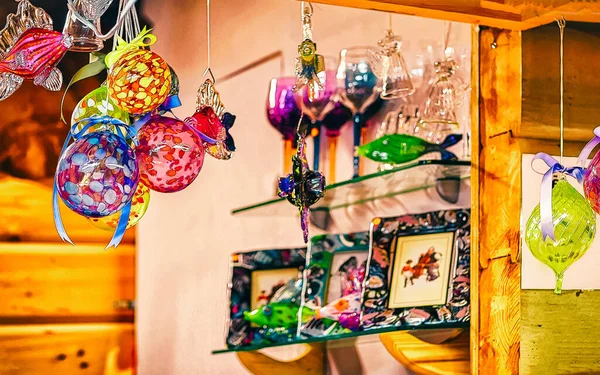 Скляні прикраси на Різдвяному ринку в Ризі. — стокове фото