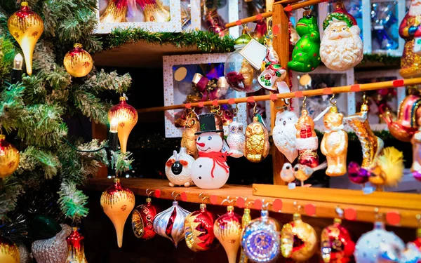 Decorazioni in vetro albero di Natale del mercatino di Natale a Alexanderplatz nuovo — Foto Stock