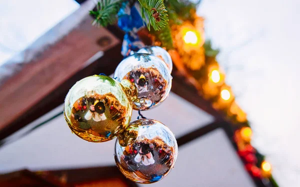 Decorazioni albero di Natale di vetro sul mercato di Natale della Germania nuovo — Foto Stock