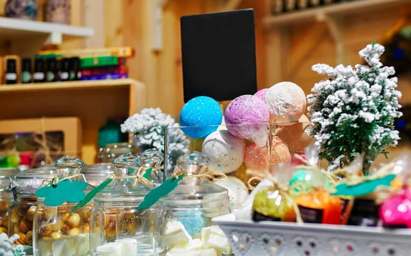 Мыло ручной работы на Рождественской ярмарке в Литве — стоковое фото