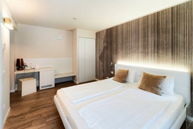 İtalya Oteli 'nde yatak odası içi ve modern tasarım mobilyaları.