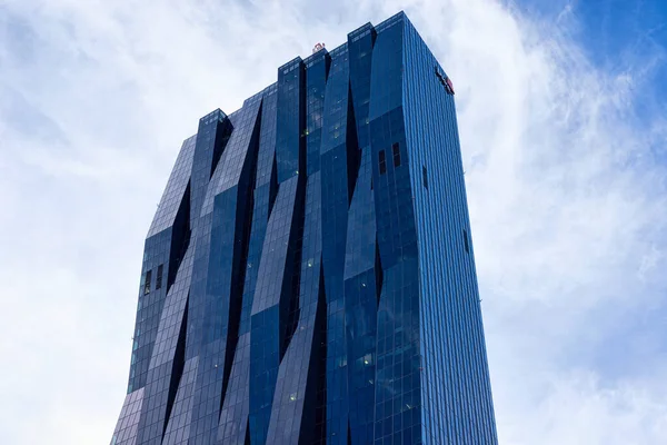 Pwc PricewaterhouseCoopers Blue Glass Business arquitectura de edificios de oficinas Viena — Foto de Stock