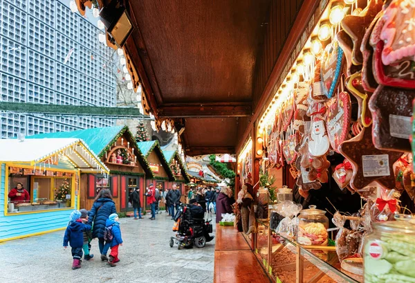 Stand mit Lebkuchen Süßigkeiten Weihnachtsmarkt kaiser wilhelm church berlin — Stockfoto