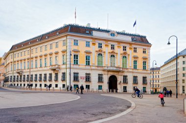 Viyana 'daki Ballhausplatz Meydanı' ndaki Bundeskanzleramt veya Avusturya Federal Başbakanlığı