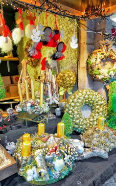 Riga Noel Pazarı 'nda yeni Altın Noel çelenkleri