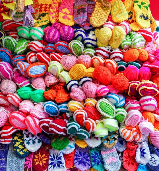 Pile of handmade woolen gloves at Riga Christmas market new — Stock Photo, Image