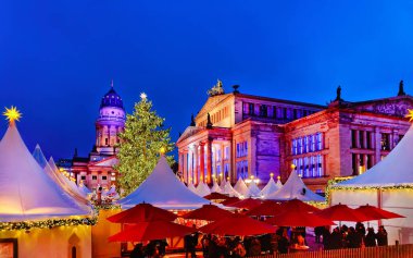 Kış Almanya 'sında Jandarma Marketinde Gece Noel Marketi Yeni Berlin