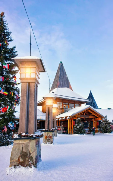 Latarnie podbiegunowe koło w Santa Office Santa Claus Village nowe — Zdjęcie stockowe