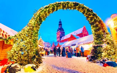 Riga 'daki Noel Pazarı' na Giriş