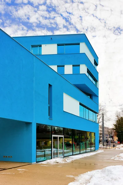 Modrá Moderní bytový byt a bytový dům exteriér v Salcburku — Stock fotografie