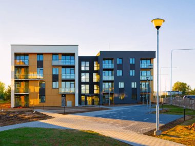 Dış mekan tesisleri ile apartman konut ev cephe mimarisi