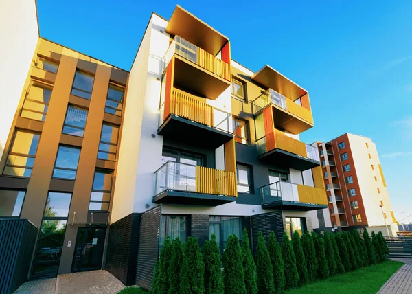 Domy mieszkalne architektura mieszkaniowa z zapleczem na świeżym powietrzu — Zdjęcie stockowe