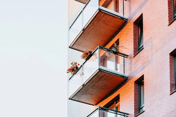 Μπαλκόνια του διαμερίσματος σπίτι κτίριο συγκρότημα ακινήτων — Φωτογραφία Αρχείου