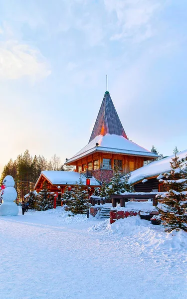 Χριστουγεννιάτικο δέντρο στο Santa Office στο Santa Village Rovaniemi νέα — Φωτογραφία Αρχείου