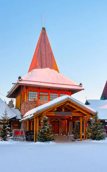 Julgranar i Santa Office i Santa Village Rovaniemi nya — Stockfoto