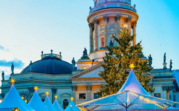 Christmas Market at Gendarmenmarkt Winter Berlin reflex — стокове фото