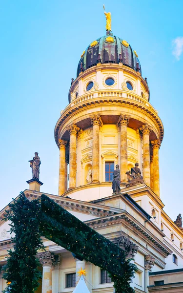 Christmas Market in Gendarmenmarkt square Berlin reflex — Stock Photo, Image