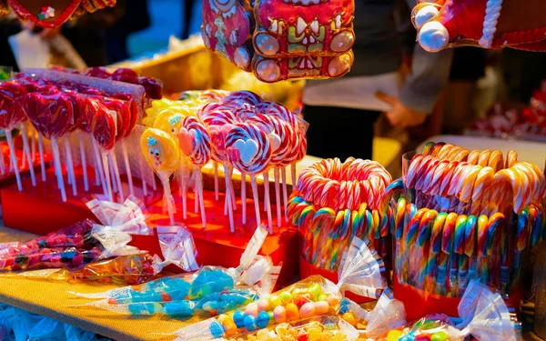 Lollipop цукерки на Різдвяному ринку в Німеччині рефлекс — стокове фото