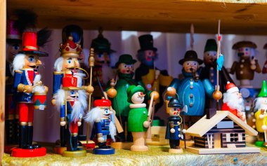 Almanya 'daki Noel pazarında tahta Noel oyuncakları