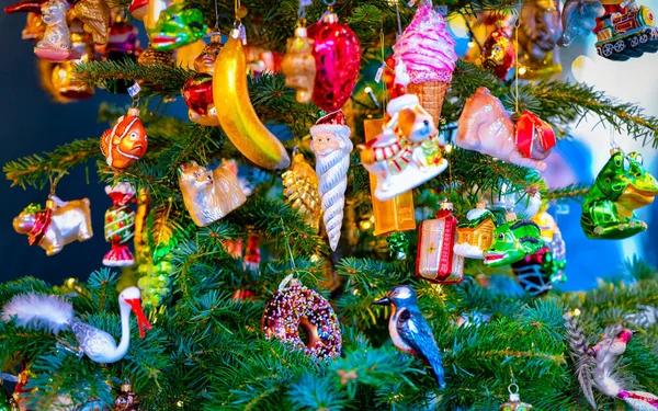 Cam Noel ağacı süslemeleri Yılbaşı pazarı Almanya refleksi — Stok fotoğraf