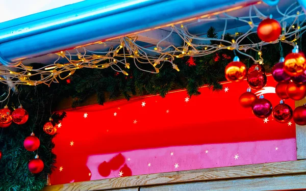 Decorazioni al mercatino di Natale in Gendarmenmarkt in inverno Berlino Germania riflesso — Foto Stock