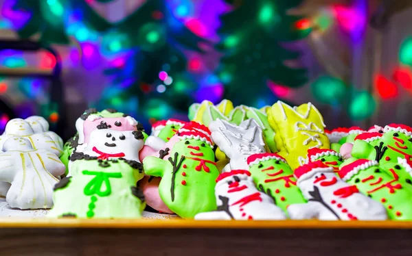 Vilnius refleksindeki Noel pazarında renkli şekerlerle oyala — Stok fotoğraf