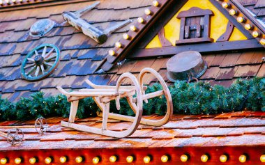 Kış Berlin 'de Alexanderplatz' da Noel Pazarı 'nda dekorasyon