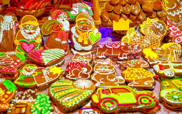 Цветные пряники с различными глазурью на Рижском Рождественском рынке — стоковое фото
