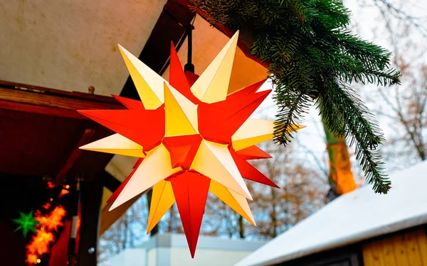 Stella decorazione lanterna sul mercato di Natale Charlottenburg Palace Inverno Berlino riflesso — Foto Stock