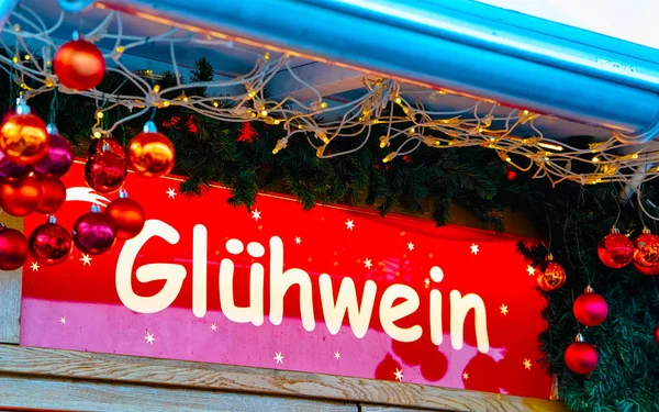 Gluhwein Hot Wine Night Christmas Market Berlin reflex — ストック写真
