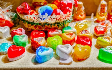 Riga refleksinin Noel pazarında el yapımı sabun hatıraları.