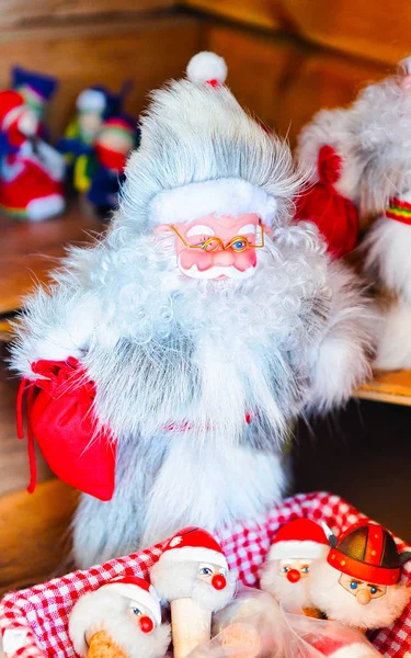 Ren geyiği kürklü Noel Baba Rovaniemi refleksi — Stok fotoğraf