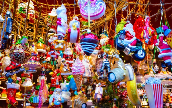 Glas Christbaumschmuck auf dem Weihnachtsmarkt Deutschland Reflex — Stockfoto