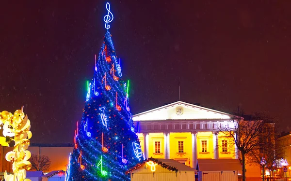 Mercado de Navidad en el casco antiguo de Vilnius reflex —  Fotos de Stock