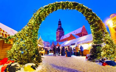 Riga 'daki Noel pazarına giriş refleksi