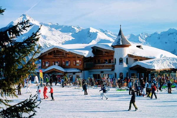 People at restaurant chalet house in Penken Park Austria — ストック写真